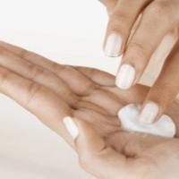 Сухая кожа рук: лечение в домашних условиях Ужасно сухие руки что делать